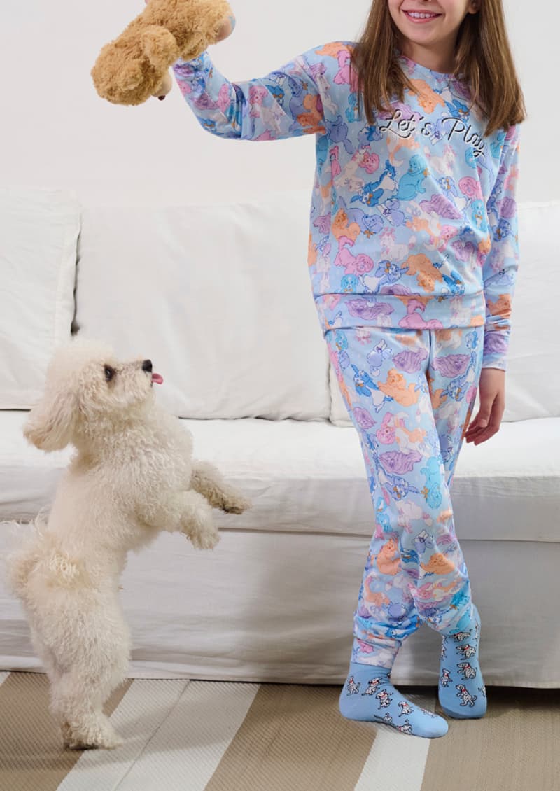 Pijama infantil manga larga Jazmín rosa y celeste estampado perritos vista frontal - Marcela Koury