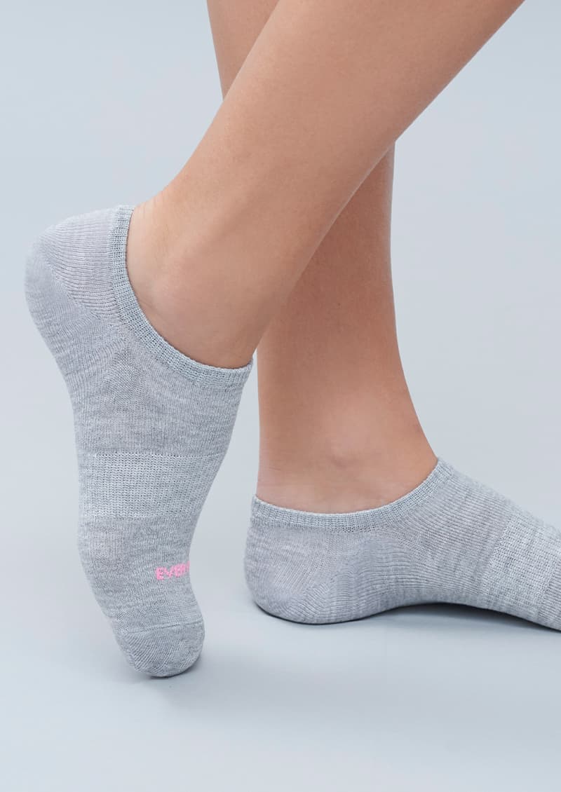 Medias invisibles gris melange styling urbano con calza - Marcela Koury