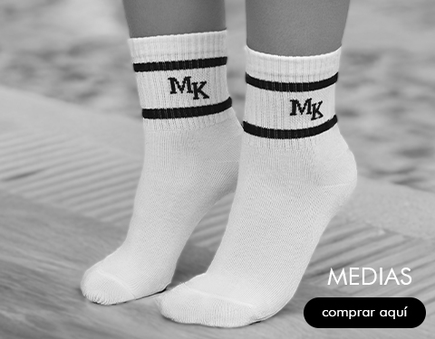 Medias Marcela Koury blancas con las iniciales M K de la marca